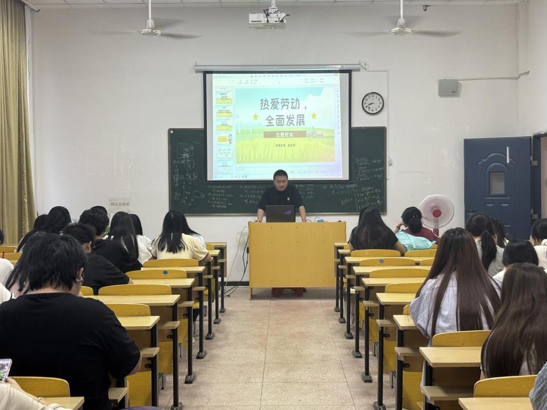 電子商務(wù)與管理系開展2025年勞動教育宣傳展示月系列活動 以市場營銷策劃服務(wù)深化實(shí)踐育人